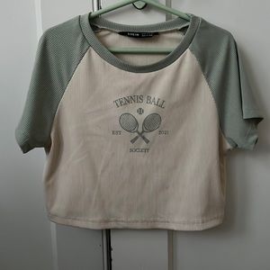 Reason for selling: gifted by a friend but ended up being too small